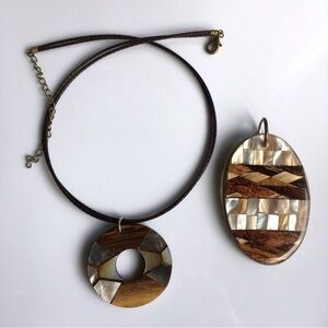 2 Pendants And A Cord Necklace Wood & Shell